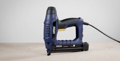 Clavadora eléctrica